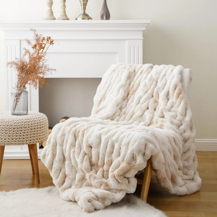 LumiFur – Luxury Soft Faux Fur Throw Blanket