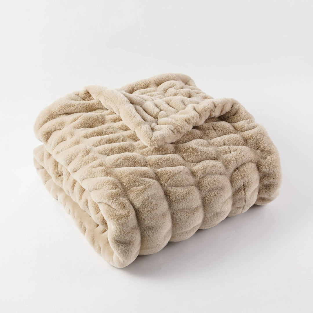 LumiFur – Luxury Soft Faux Fur Throw Blanket