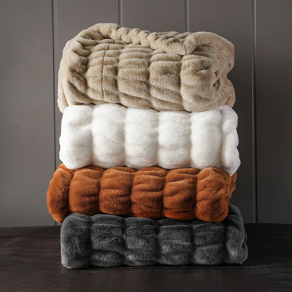 LumiFur – Luxury Soft Faux Fur Throw Blanket