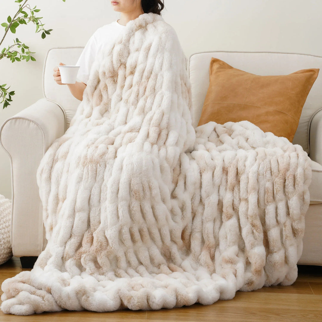 LumiFur – Luxury Soft Faux Fur Throw Blanket