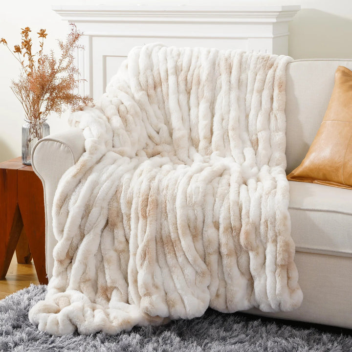 LumiFur – Luxury Soft Faux Fur Throw Blanket