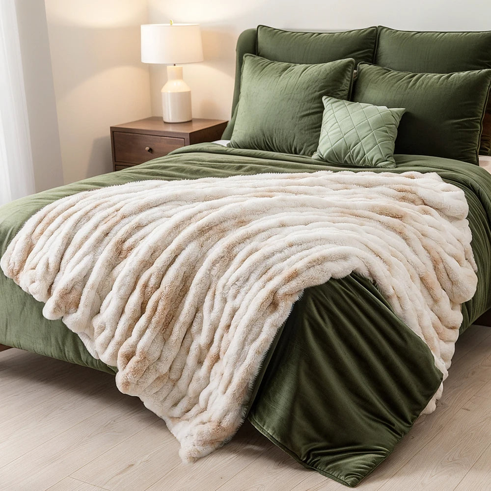 LumiFur – Luxury Soft Faux Fur Throw Blanket