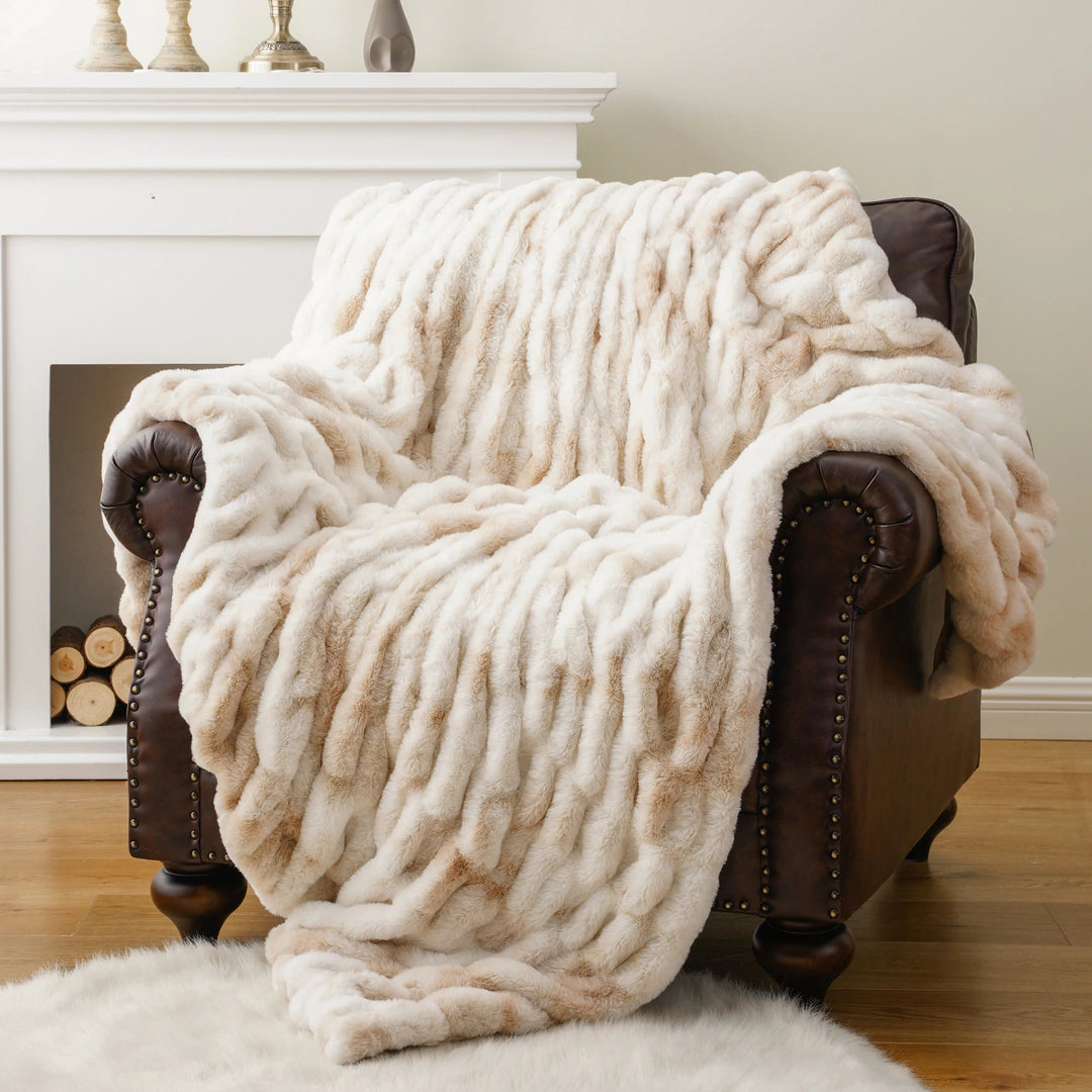LumiFur – Luxury Soft Faux Fur Throw Blanket