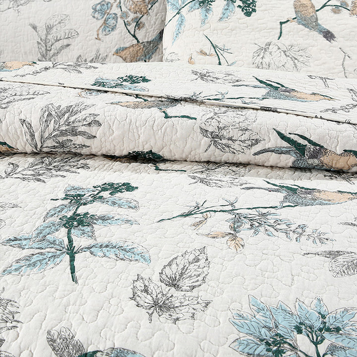 Cotton quilted coverlet with matching pillow shams