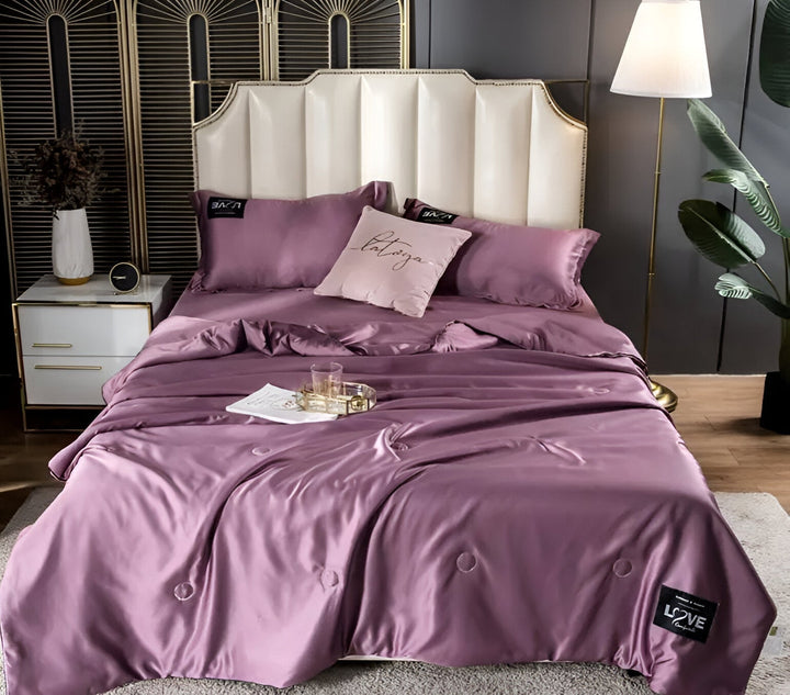 SilkyDream – Luxury Silk Duvet for All-Season Comfort