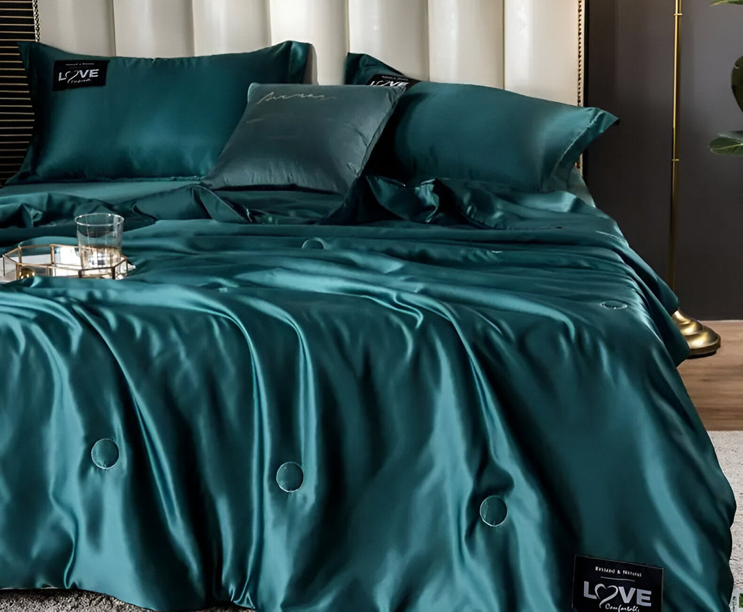 SilkyDream – Luxury Silk Duvet for All-Season Comfort