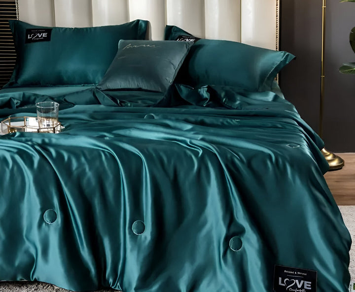 SilkyDream – Luxury Silk Duvet for All-Season Comfort