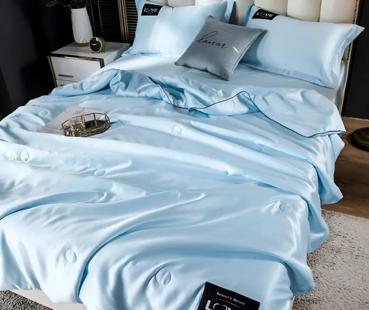 SilkyDream – Luxury Silk Duvet for All-Season Comfort