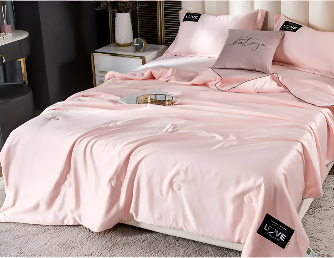SilkyDream – Luxury Silk Duvet for All-Season Comfort