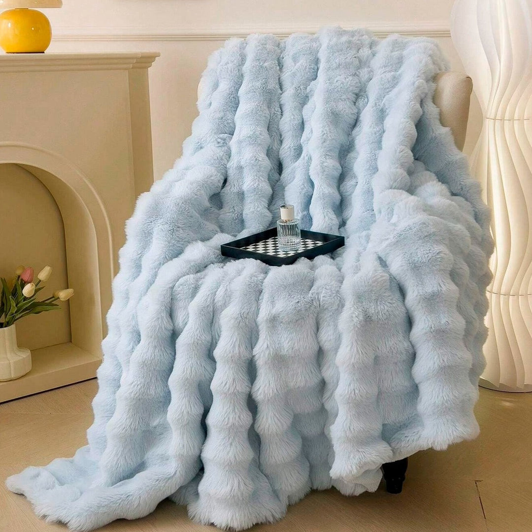 VeluLuxe – Soft Faux Fur Throw Blanket