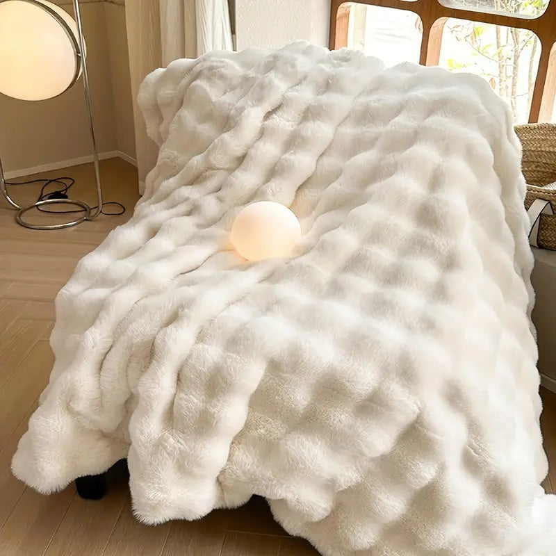 VeluLuxe – Soft Faux Fur Throw Blanket