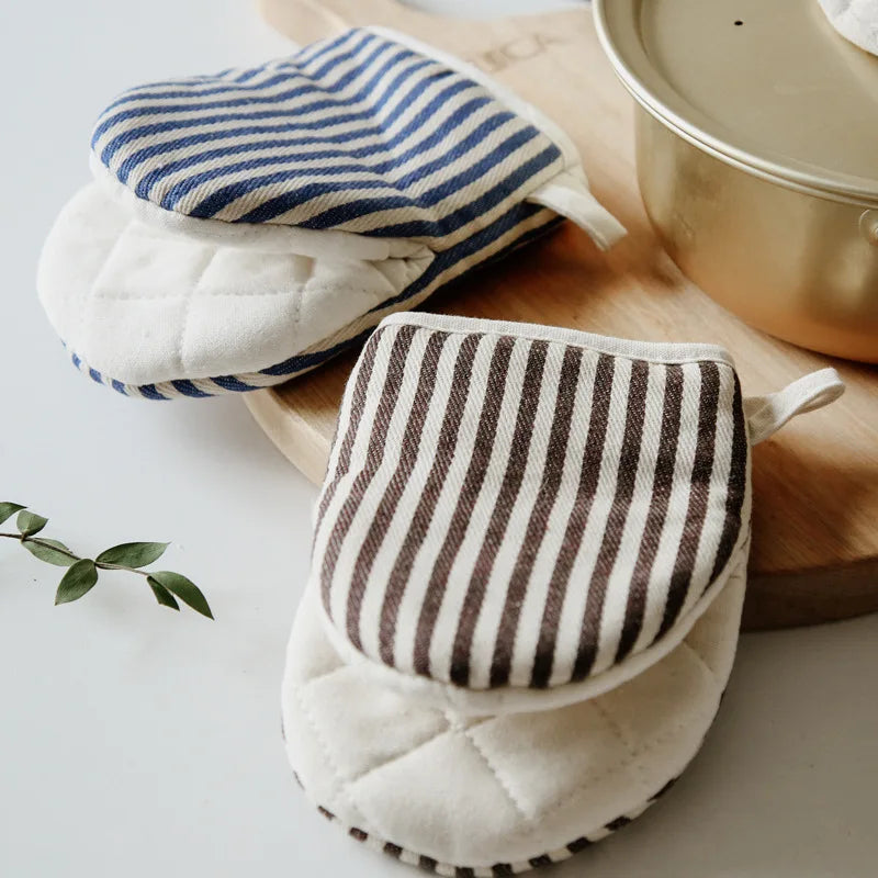 Heat proof kitchen glove colour options