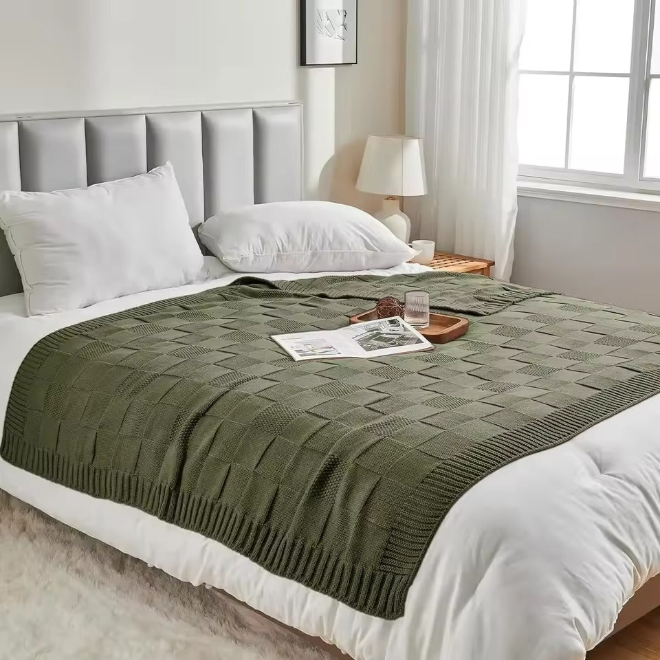 LunaWeave – Luxury Knitted Throw Blanket