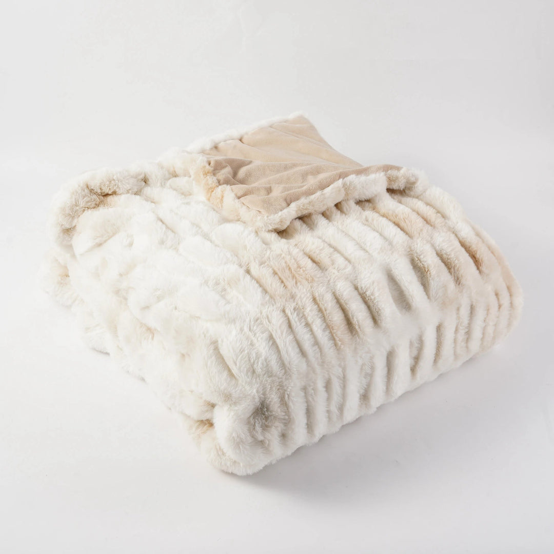 LumiFur – Luxury Soft Faux Fur Throw Blanket
